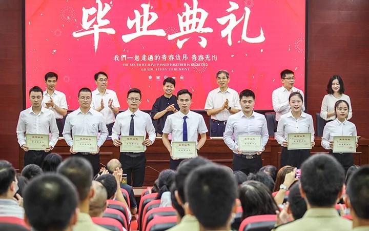 重庆风华，主持人激情开场